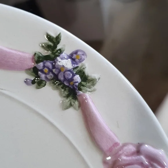 Vintage floral cake serving plates 3 piece set - Picture 3 of 13